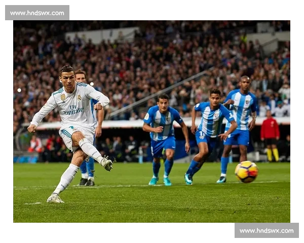 巴塞罗那与皇马经典对决回放 揭示两队激烈博弈与战术较量